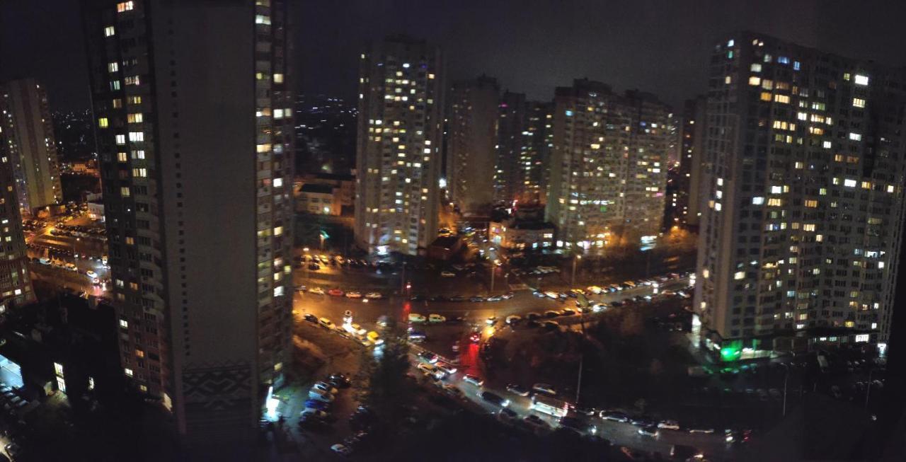 Apartment Near Metro Pozniaky Kiew Exterior foto