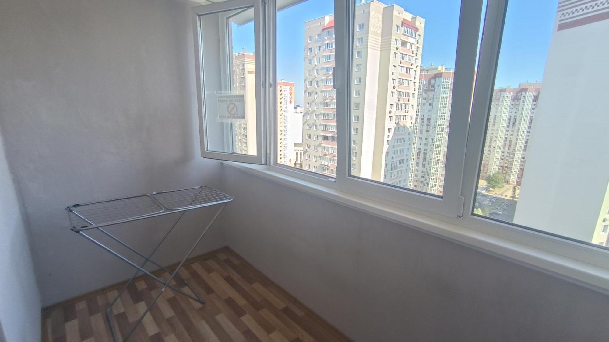 Apartment Near Metro Pozniaky Kiew Exterior foto